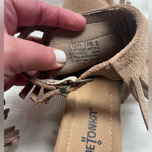 Women’s suede Minnetonka fringe wedge sandals size 8 - Picture 3 of 3